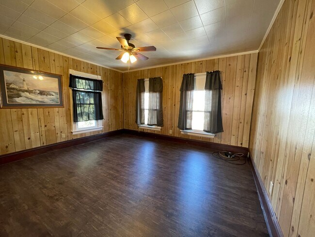 Building Photo - 643 1/2-580-582 State St