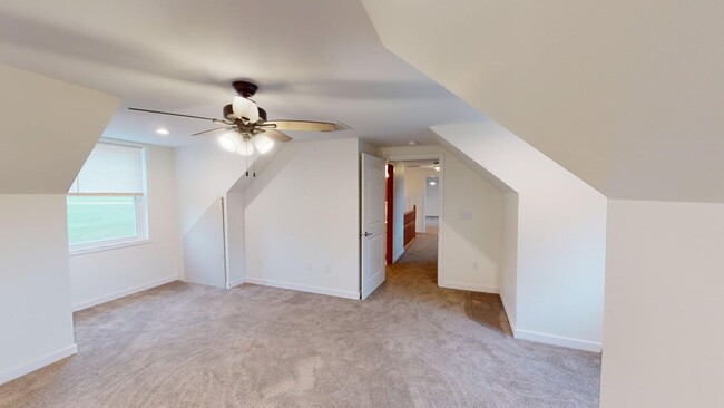 Building Photo - 4 Bedroom 3.5 bath Home outside of Viola A...