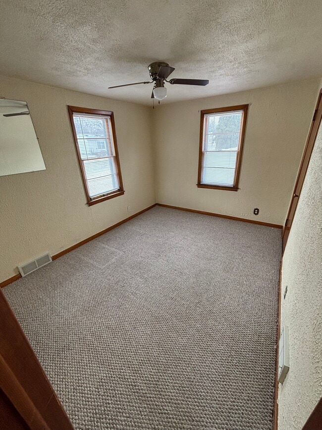 Building Photo - 1516 E Pauline St