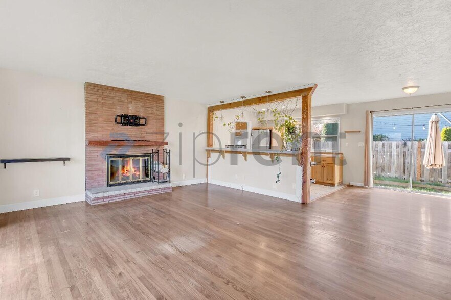 Building Photo - 9720 SW Frewing St