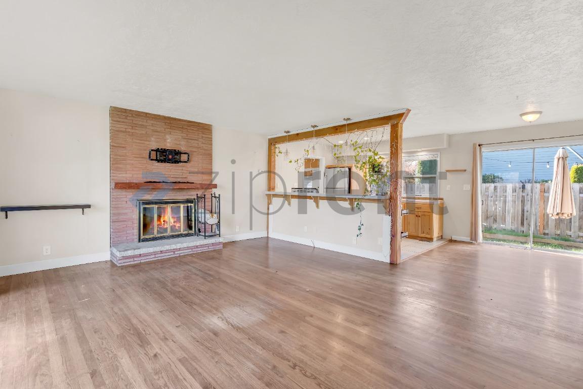 Building Photo - 9720 SW Frewing St