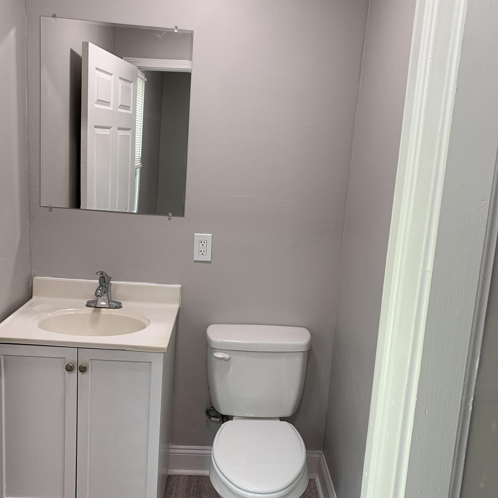 Building Photo - 1005 Teall Ave