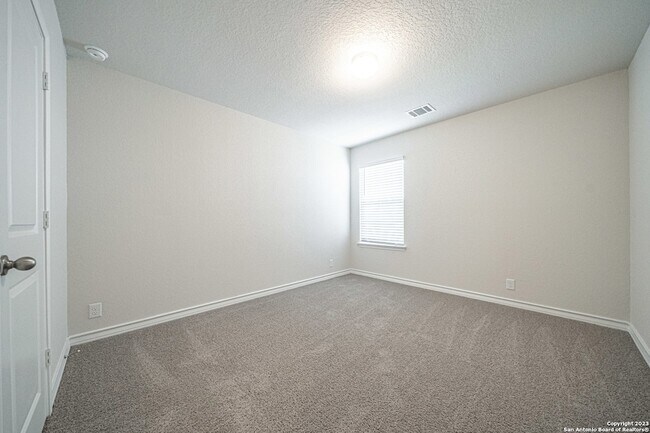 Building Photo - 909 Rolling River