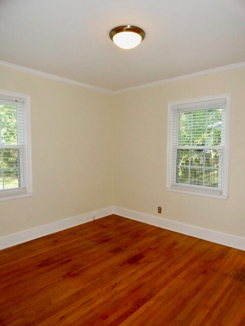 Building Photo - 1618 Delaware Ave