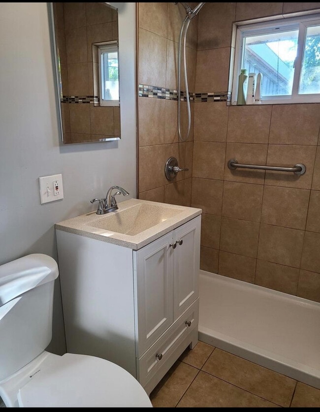 Building Photo - 2800 S 10th Ave