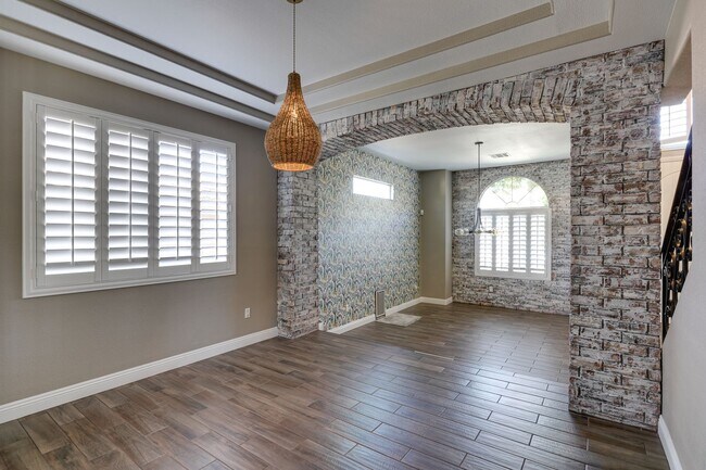 Building Photo - Luxurious 4 bd 3.5 bth Henderson Home in G...
