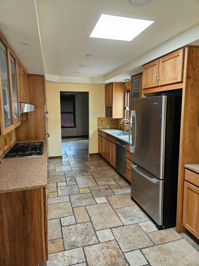 Building Photo - Energy Efficient 4 bed Home in Foothills