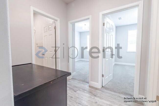 Building Photo - 5024 Saugus St