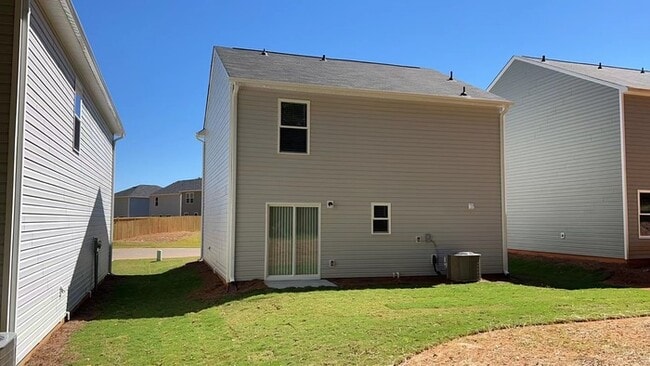 Building Photo - Charming single family house!3bedrooms, 3b...