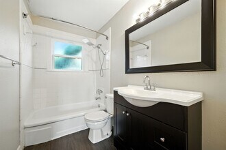 Building Photo - 1306 Taft St