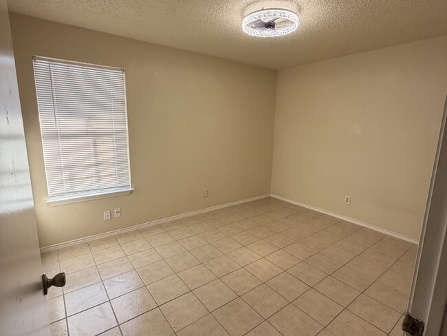 Building Photo - Bright & Inviting 2-Bedroom Duplex in a Highly Desirable Central Location