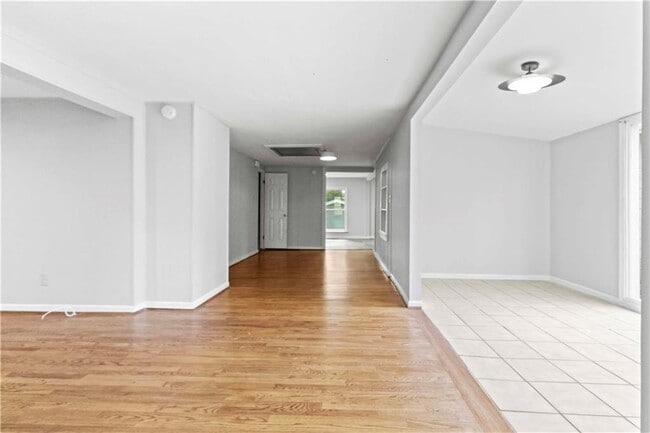 Building Photo - 2314 Wayside Dr