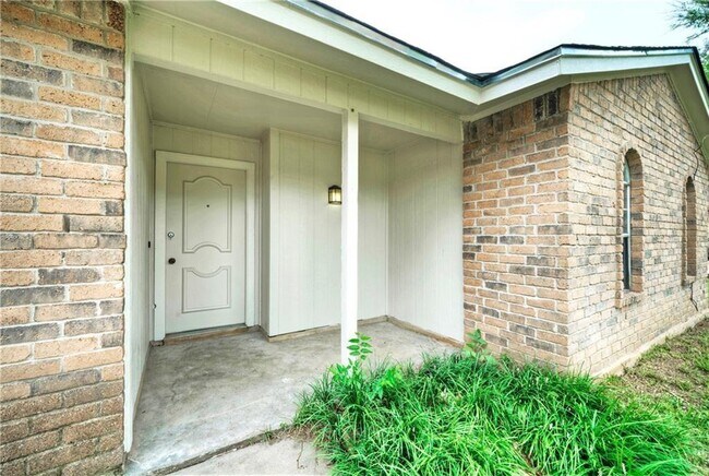 Building Photo - 1509 Sagebrush Dr