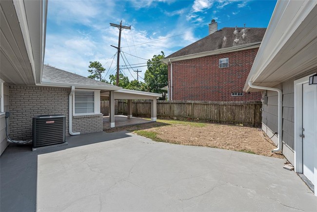 Building Photo - 3827 Linkview Dr