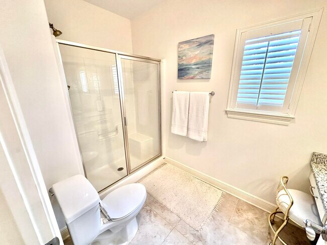 Building Photo - 206 E Pinehurst Dr