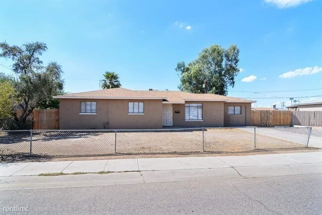 Primary Photo - 3 br, 2 bath House - 5610 West Roma Avenue