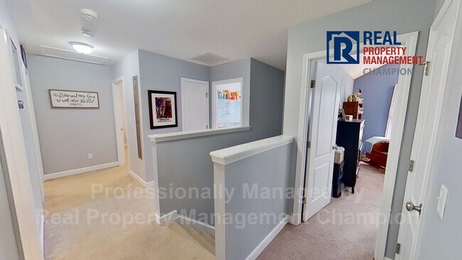 Building Photo - Spacious Executive Home on Friendly Cul-de...