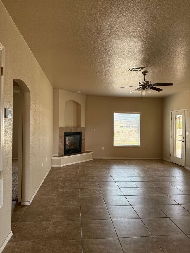Building Photo - Cozy three-bedroom two bath at a great location! 10429 Silvercloud Drive, El Paso, Texas 79924