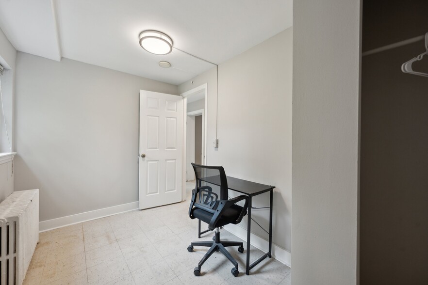 Building Photo - 4504 Guilford Rd