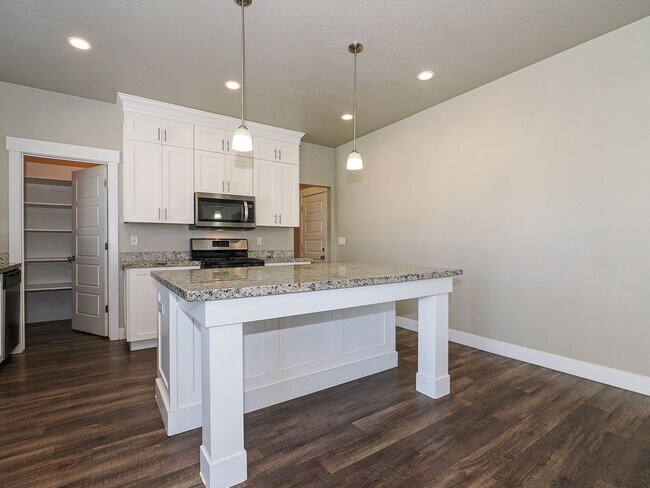 Building Photo - 4-bedroom, 2.5 bathroom Home