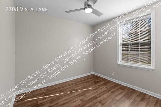 Building Photo - 2708 Vista Ln