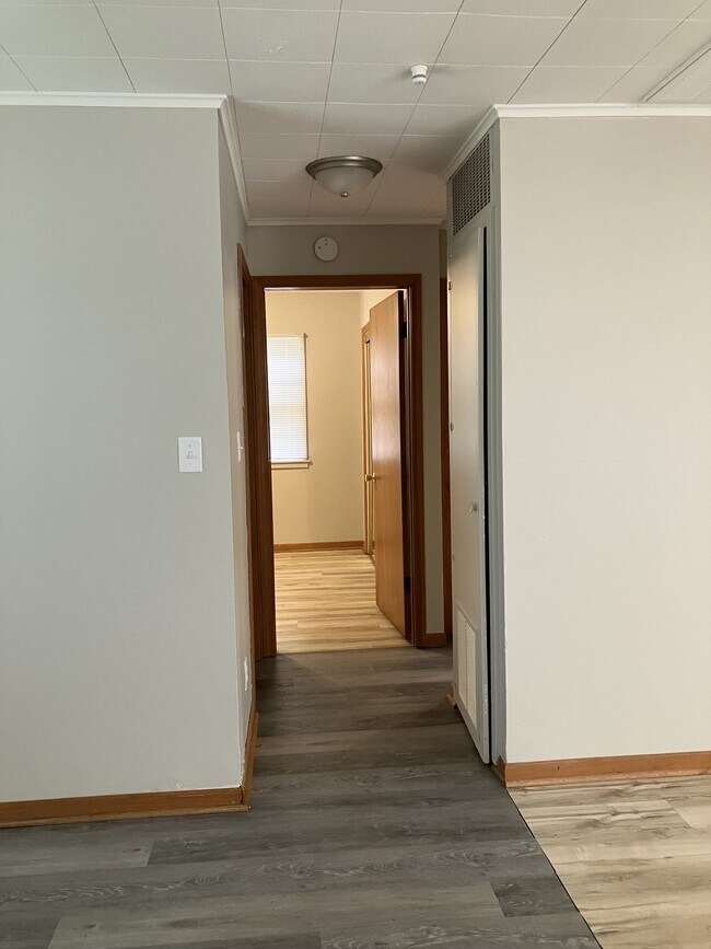 Building Photo - 508 E Buckner St