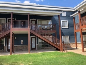Building Photo - Super Cute Condo Near U of A!