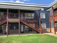Building Photo - Super Cute Condo Near U of A!