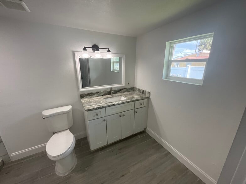 Building Photo - 5207 Behms Ct