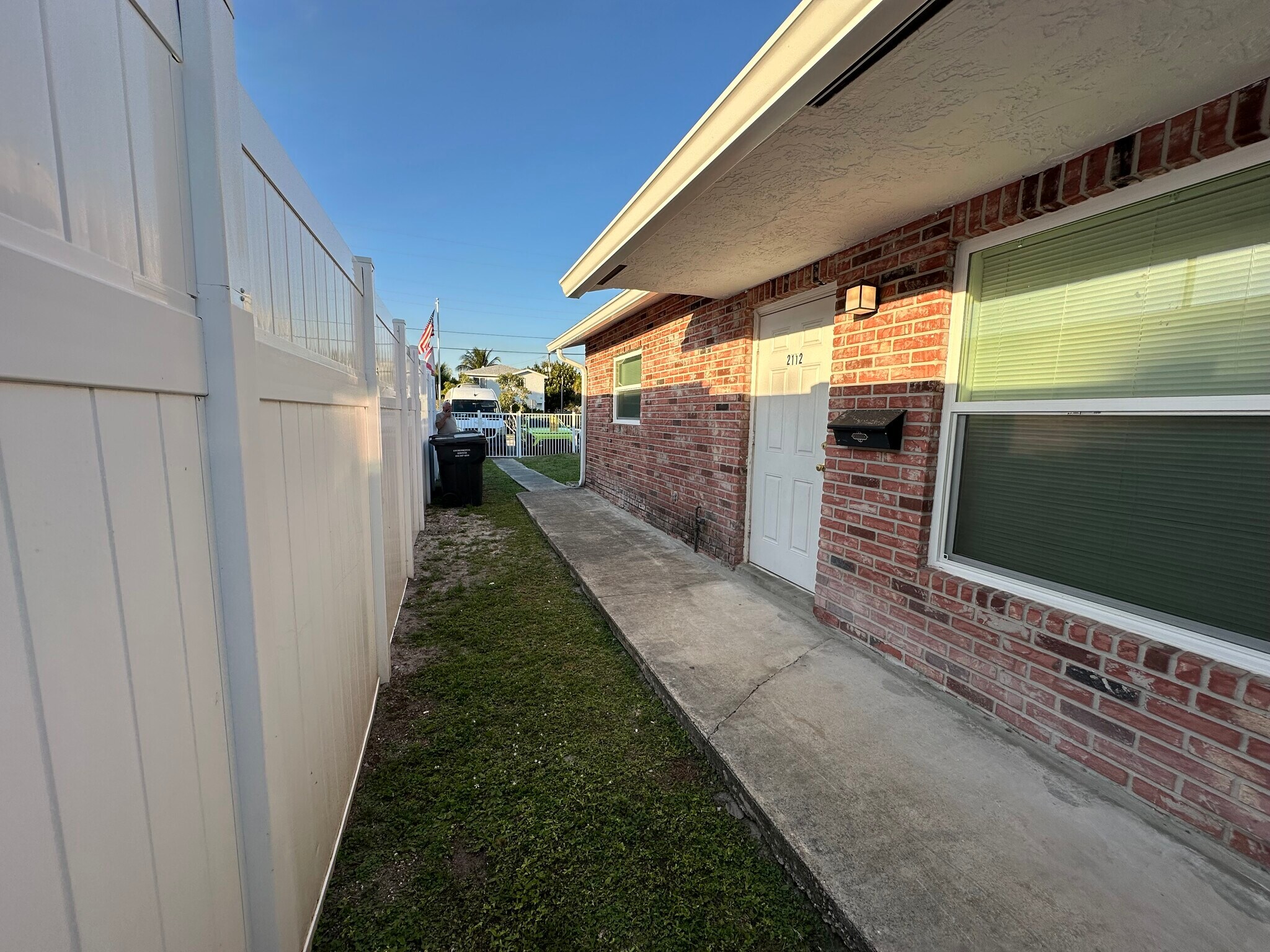 Building Photo - 2112 Garfield St