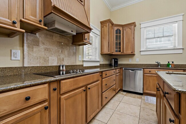 Building Photo - 611 S Orleans Ave