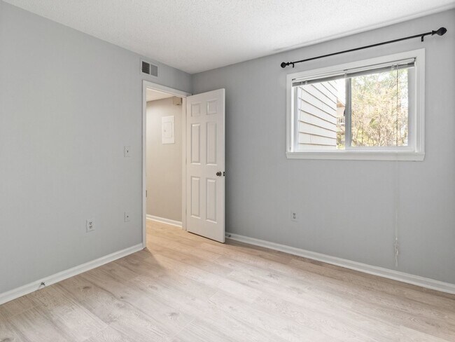 Building Photo - 1st Floor unit in Fourth Ward