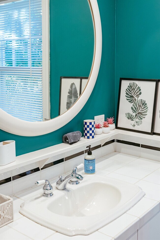 Building Photo - 519 28th St