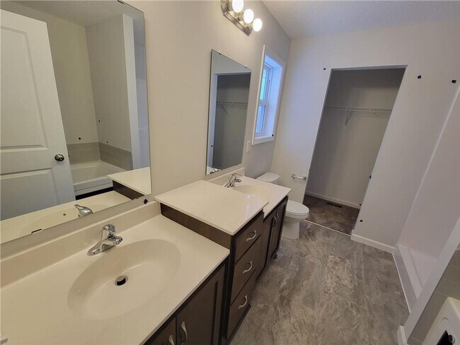 Building Photo - Modern 4-Bed Home with Open Layout, 3-Car ...