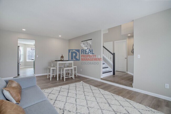 Building Photo - 5934 Instone Cir