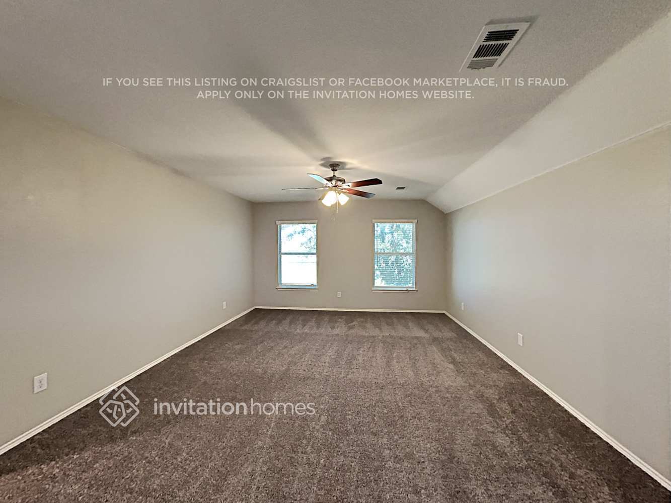 Building Photo - 824 Blue Heron Ln