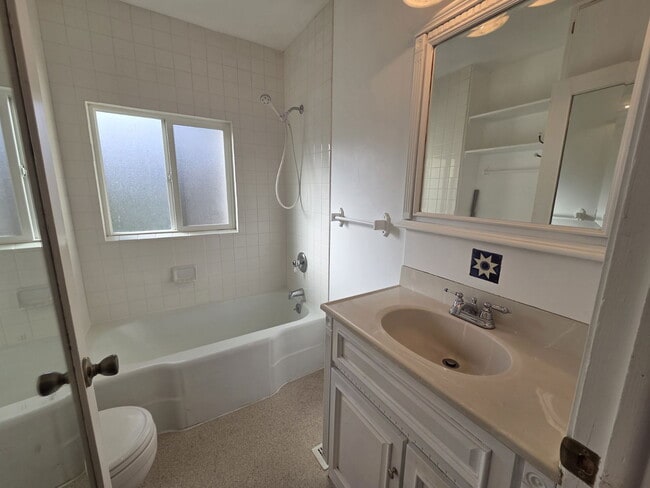 Building Photo - 1764 SE Douglas Ave