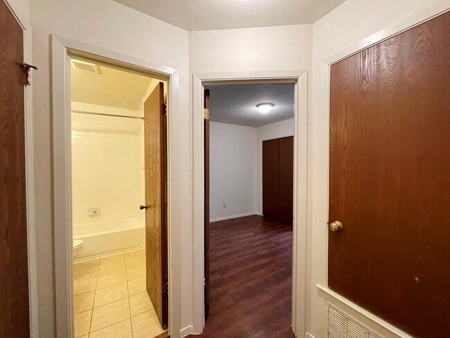Building Photo - 4508 Dorsett Oaks Cir