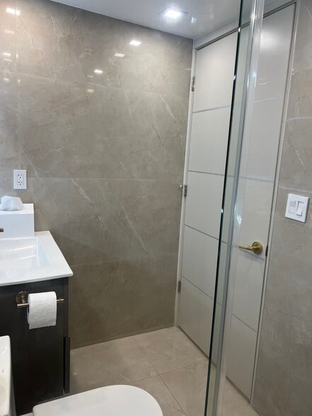 Building Photo - 416 El Prado