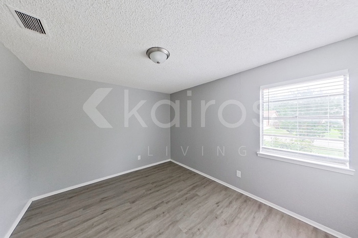 Building Photo - 12211 Knight Dr