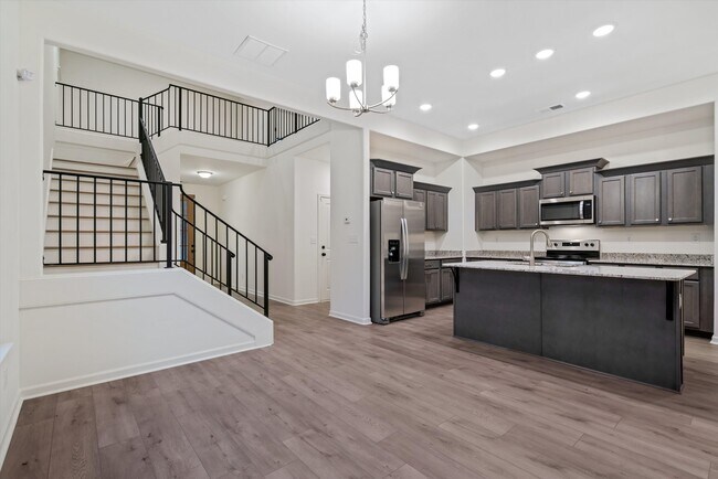 Building Photo - 300 Maple St