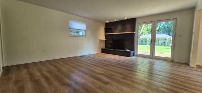 Building Photo - 319 Orchard Dr