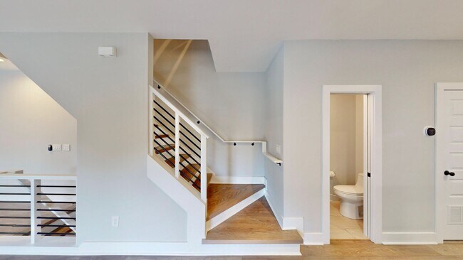 Building Photo - 208 Walnut Ave