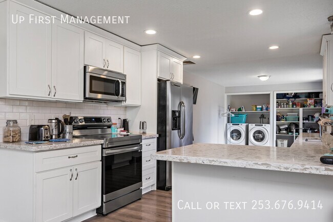 Building Photo - 339 Thunderbird Ct SE