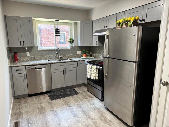 Building Photo - 7010 Amherst Ave