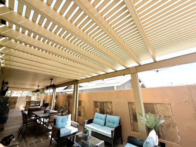 Building Photo - AVAILABLE NOW! 3 Bed / 2 Bath Condo in 55+...