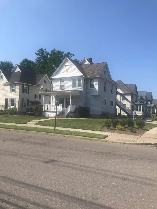 Building Photo - 334 W Lockhart St