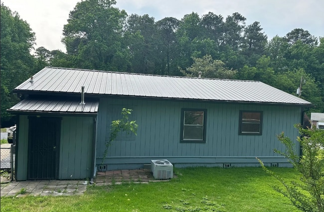 Building Photo - Beautiful 3-Bedroom Home in Quiet Cul-de-Sac | Garage + Fenced Yard | Section 8 & Pet Friendly