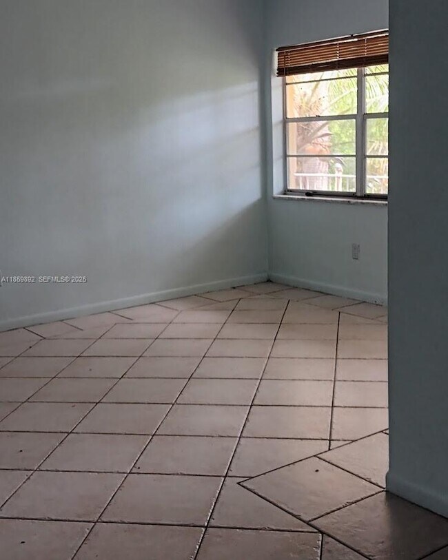 Building Photo - 1826 Cleveland St