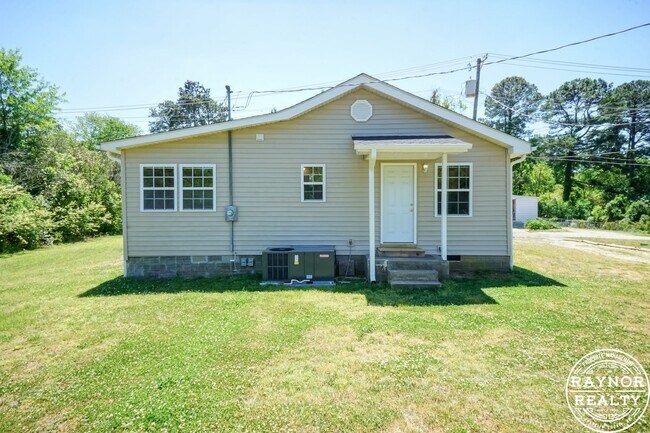 Building Photo - Practically New!